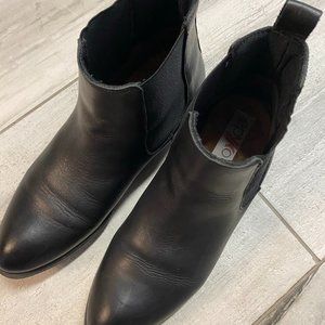 Epyko chelsea boots-Women Size 9